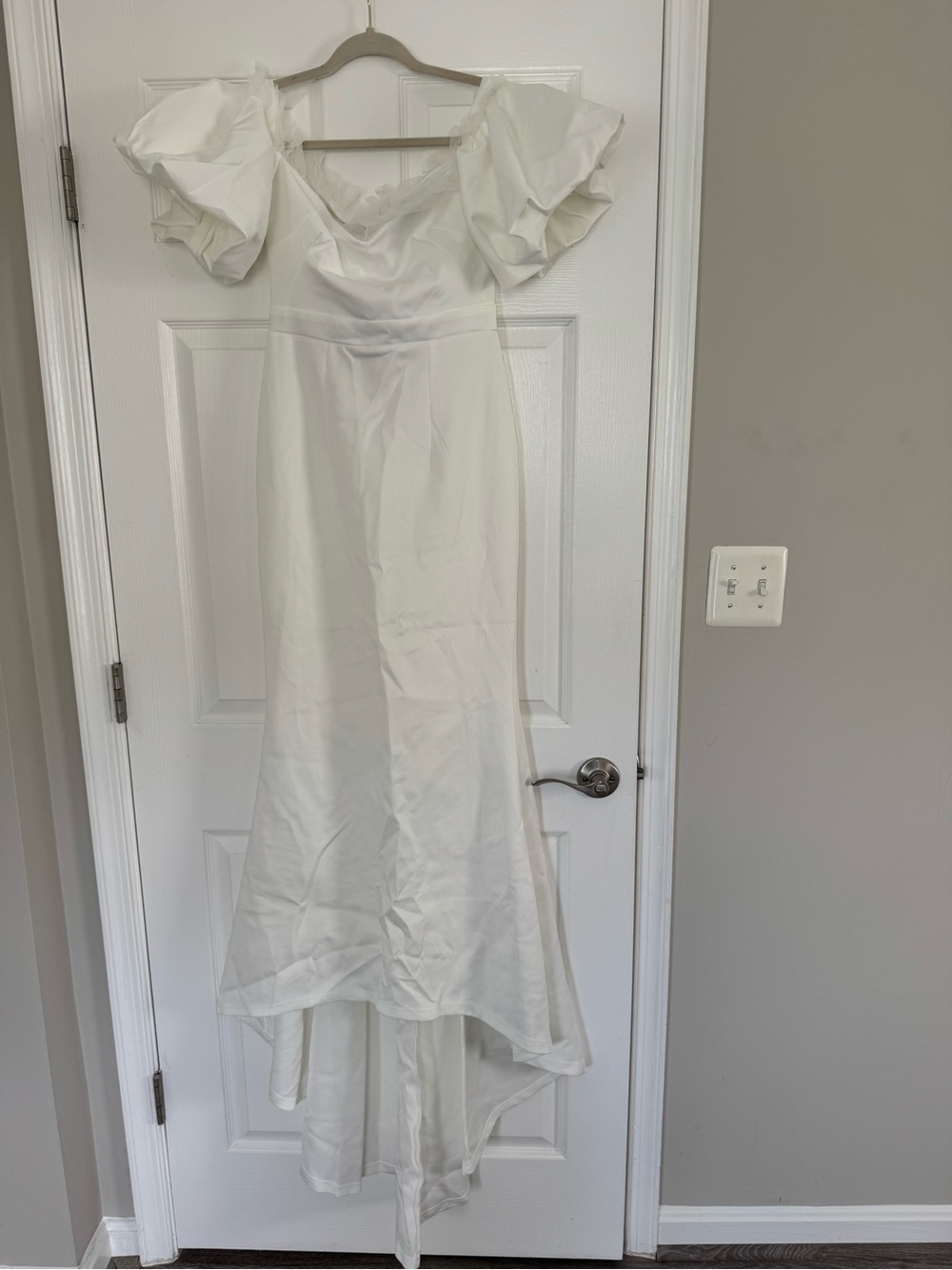 Elegant White High-Low (Wedding) Dress with Puff Sleeves